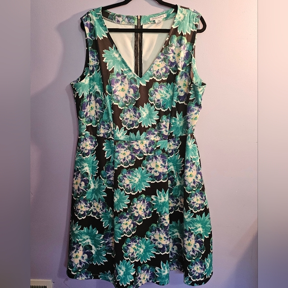 Like New Modamix Lined Floral Dress Size 18W Black, Green, Purple - Picture 3 of 9